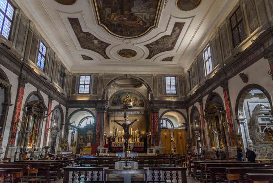 Italia - Venecia 126 - iglesia de los Santos Apóstoles.jpg